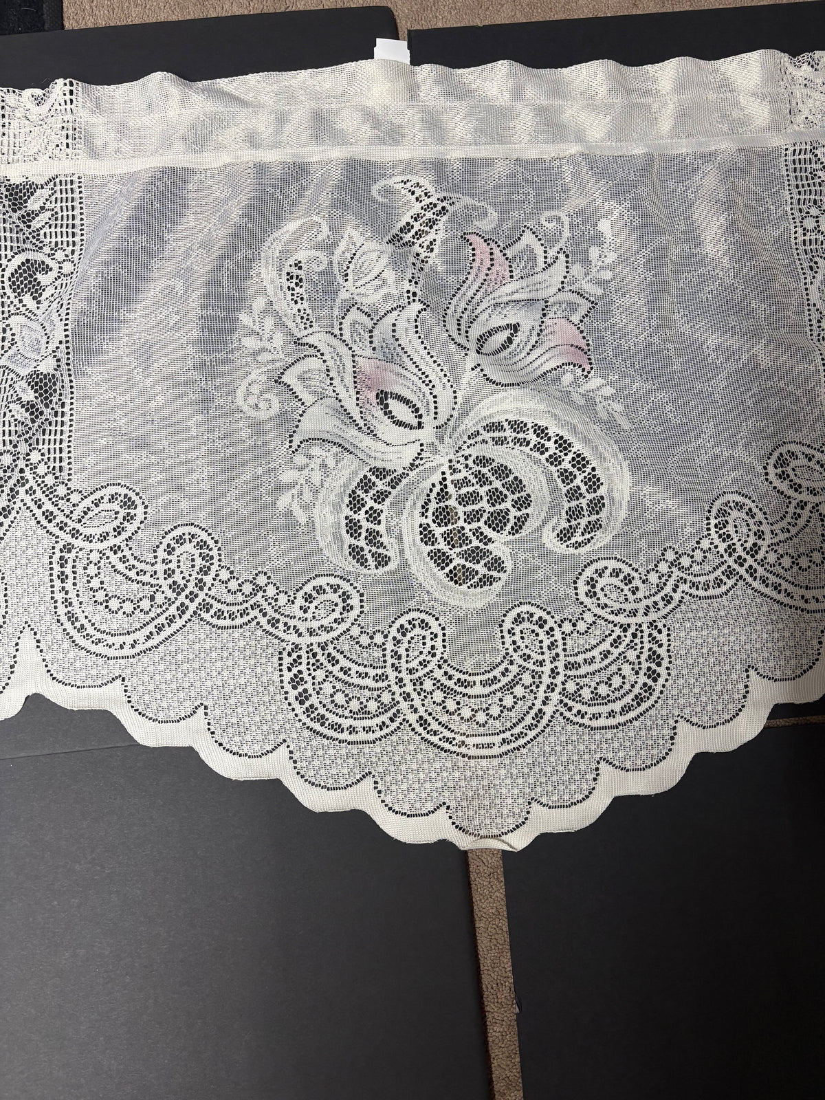 Large Floral & Paisley Lace – 4’8” × 2’8” Max Size