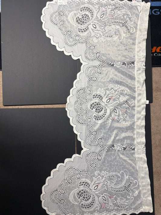 Large Floral & Paisley Lace – 4’8” × 2’8” Max Size